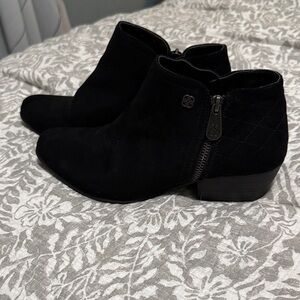 Daisy Fuentes Black Ankle Booties Zip Low Heel – Size 7.5 – New